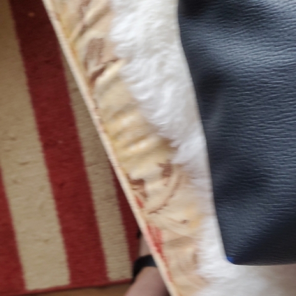 BCBG Paris Blue Crossbody Bag with Gold Accents Approx 10 X 8 - Picture 10 of 12